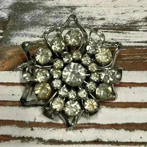 Vintage brooch with faux diamond gemstones